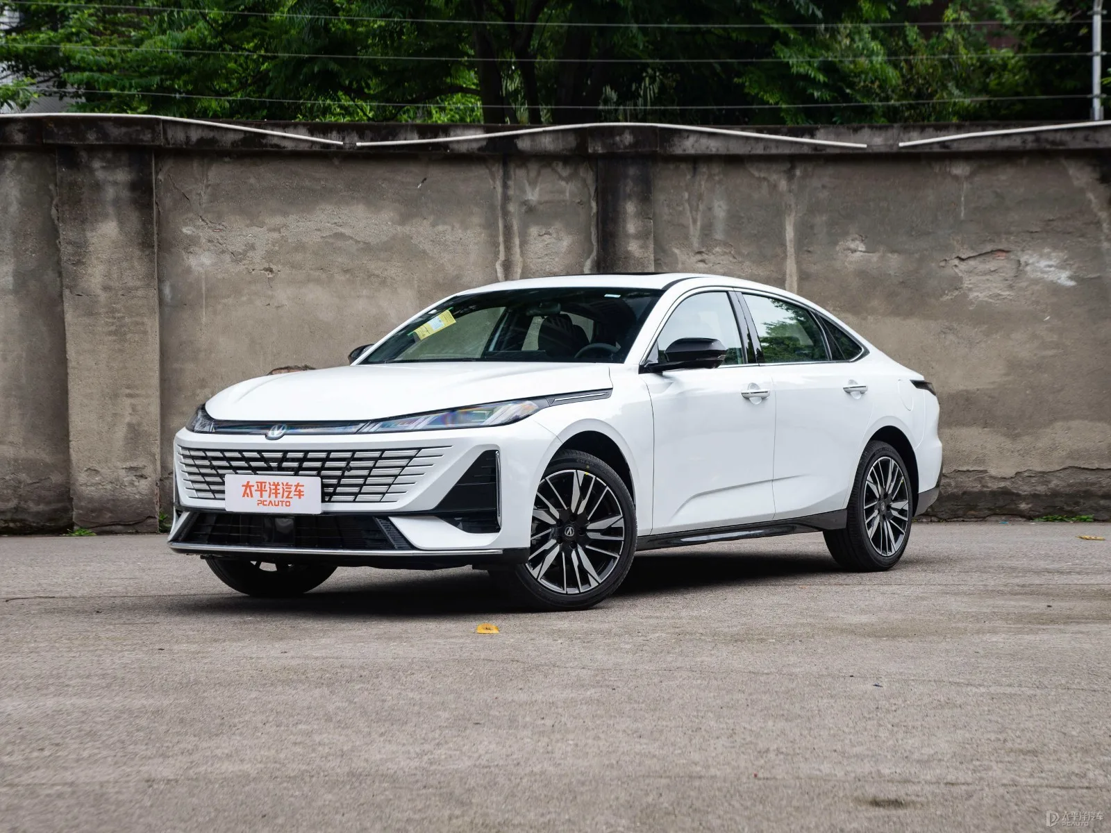 Changan Eado PHEV New Blue Whale 145KM Warship Edition — Authorized new car for export from China (listing thumbnail)