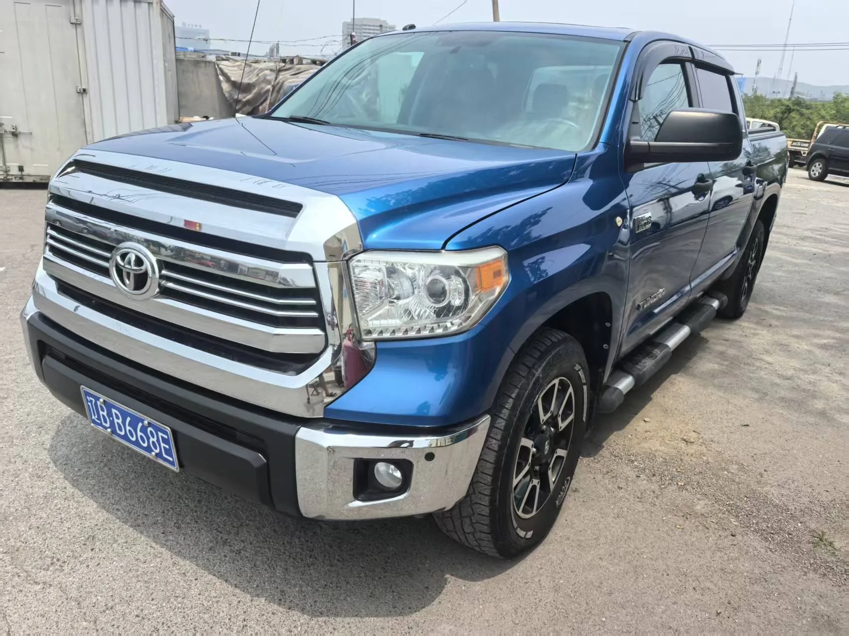 Toyota Tundra (Imported) 2017 Model Year Tundra 5.7 SR5 4WD Double Cab Long Bed U.S. Specification Automatic Transmission