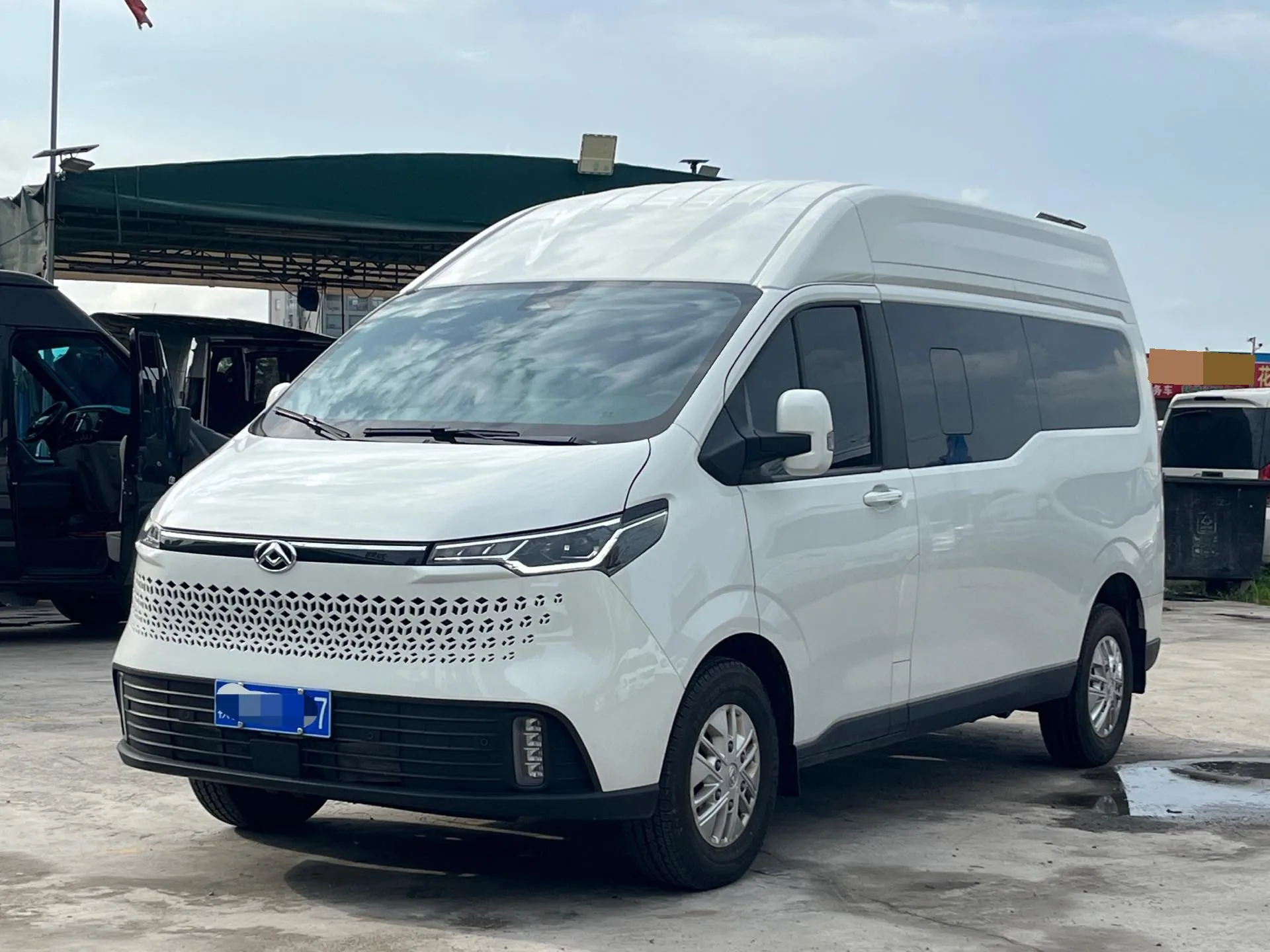 Xintu V70 2023 Model Year 2.0T Luxury Edition, Automatic, Long Wheelbase, Medium Roof, 9-Seater
