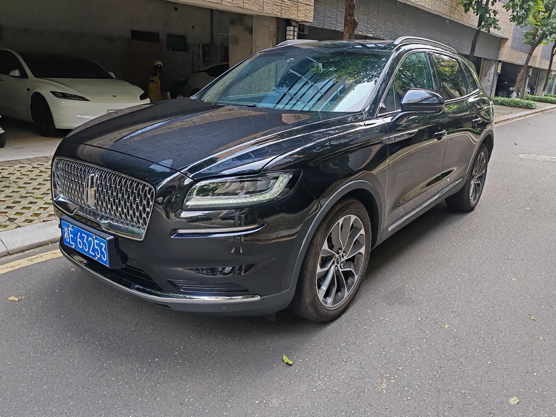Navigator (Imported) 2020 2.0T AWD Premium Edition