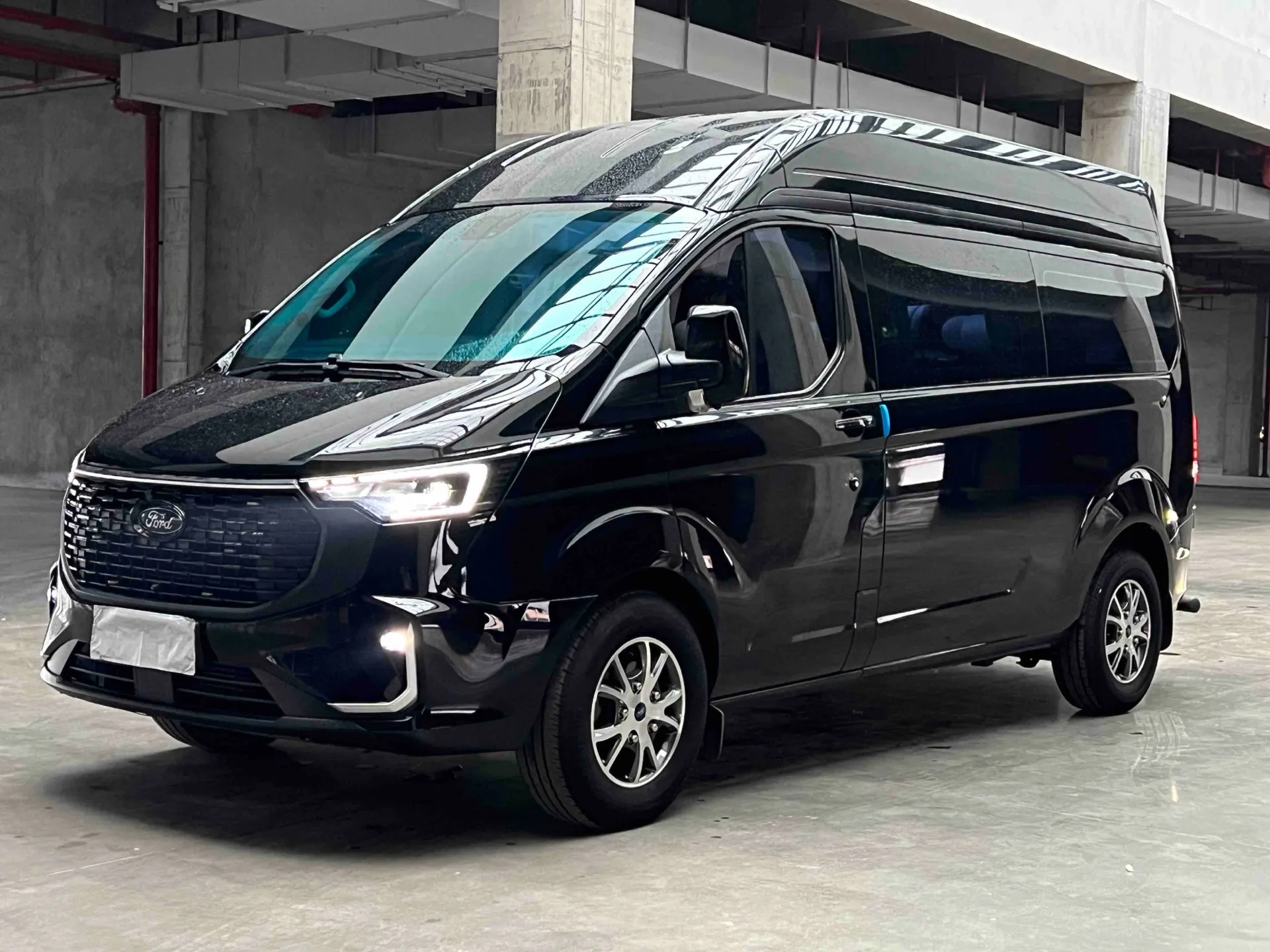 Ford 2023 New Transit 2.0T Diesel Business Edition, Mid-Axle, Mid-Roof, 7/8/9-Seater, Automatic Transmission