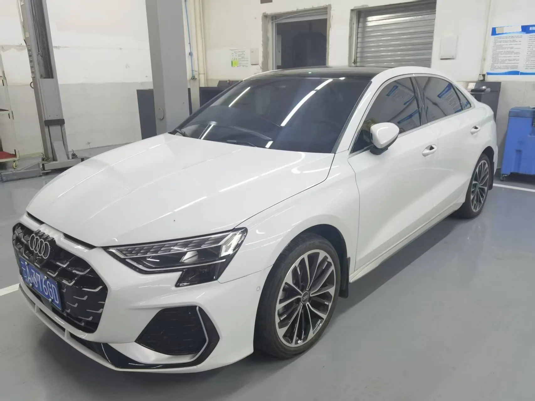 Audi 2025 A3L Limousine 1.5TFSI 35TFSI Flying Spur Luxury Edition + Luxury Package, Automatic Transmission
