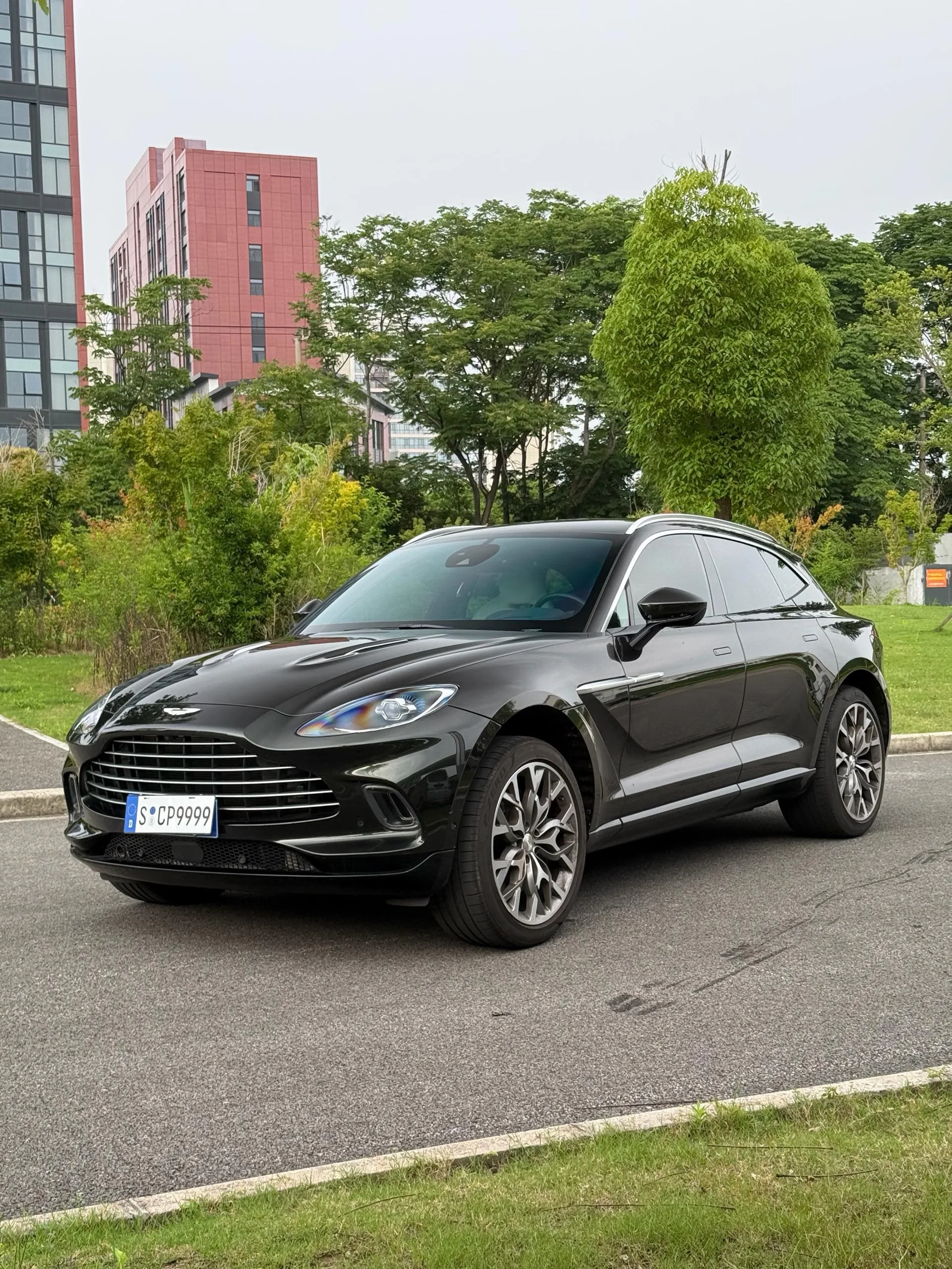 2022 Aston Martin DBX 4.0T V8