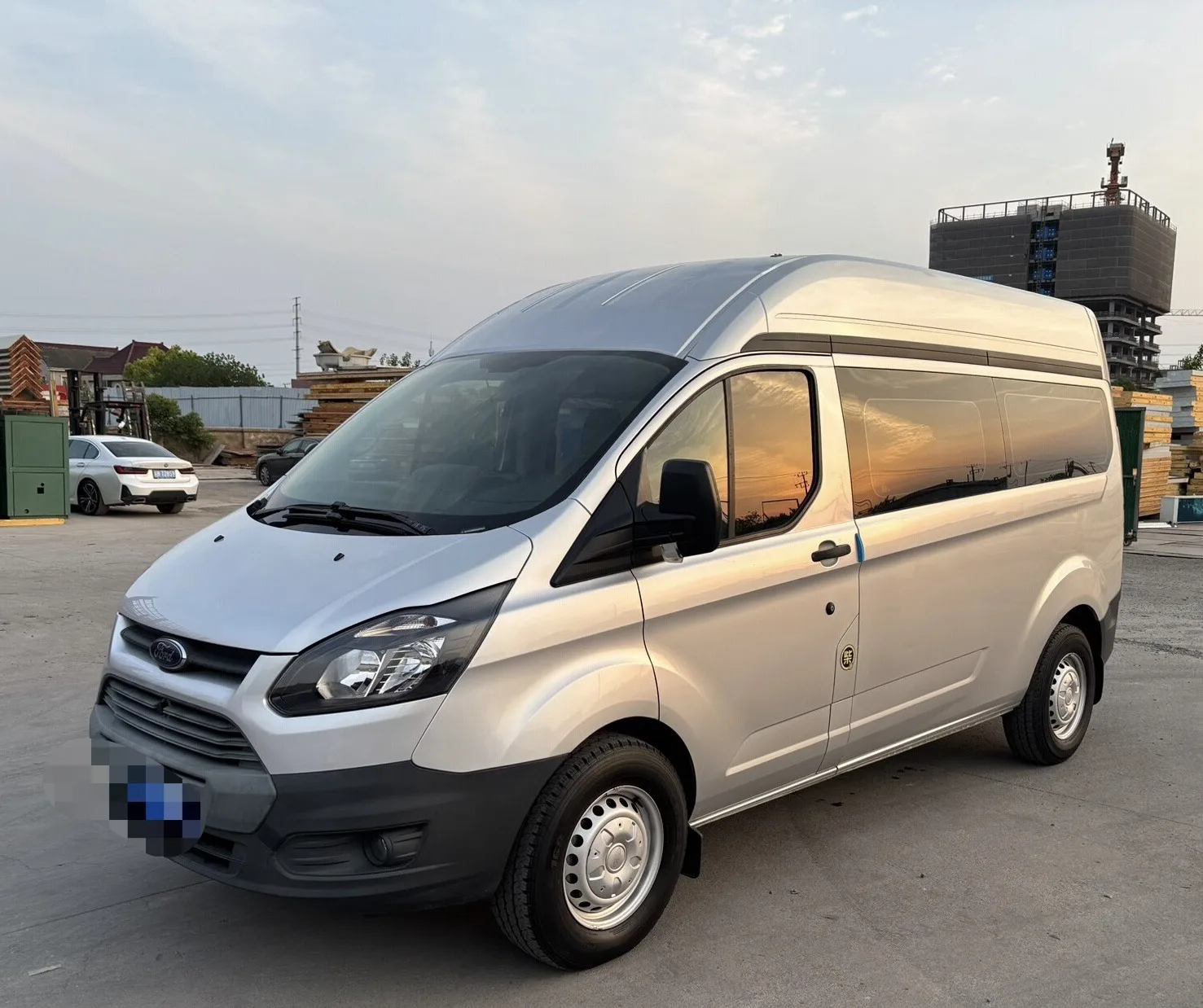 Ford Transit 2019 2.0T Diesel Multi-functional Commercial Vehicle, Central Wheelbase, Central Roof, 6 Seats, National VI Emission Standard