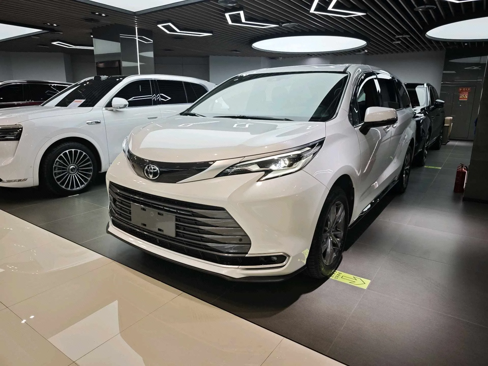 Toyota 2026 Sienna 2.5 CVT 2WD Luxury Edition Automatic Transmission