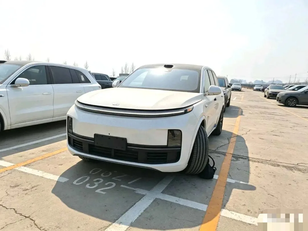 Li Auto 2025 L8 Max Intelligent Renewal Edition Automatic Transmission