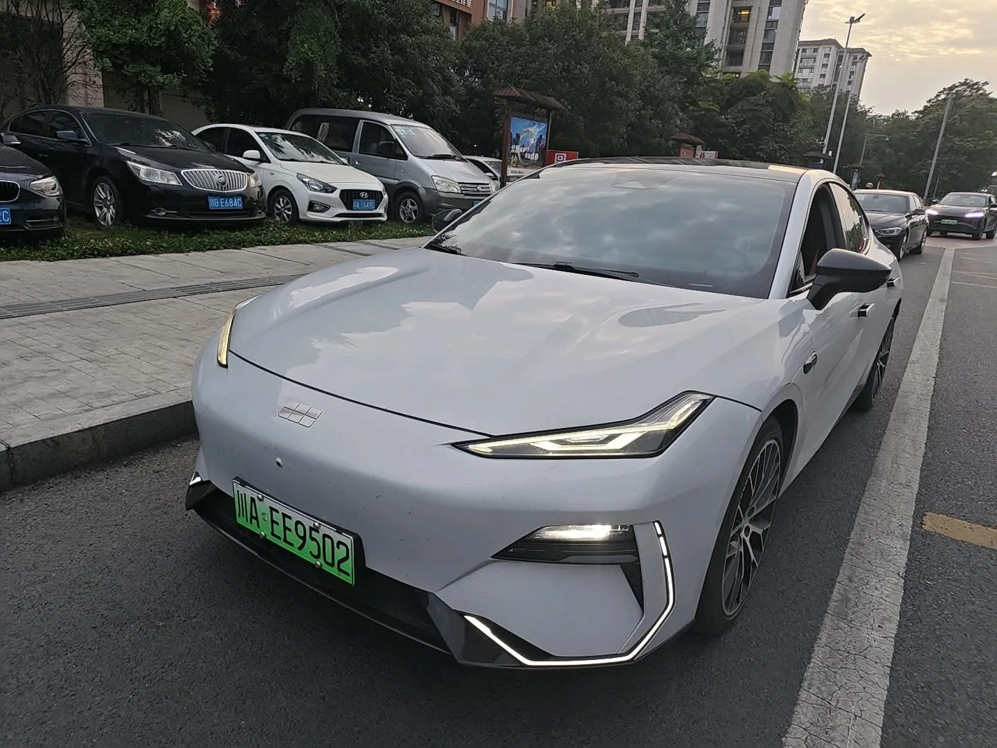 Galaxy E8 2024 620km AWD Dragon Edition