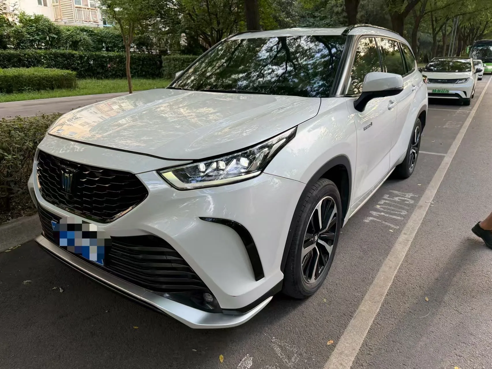 Crown Land Cruiser 2022 2.5L HEV 4WD Premium Edition