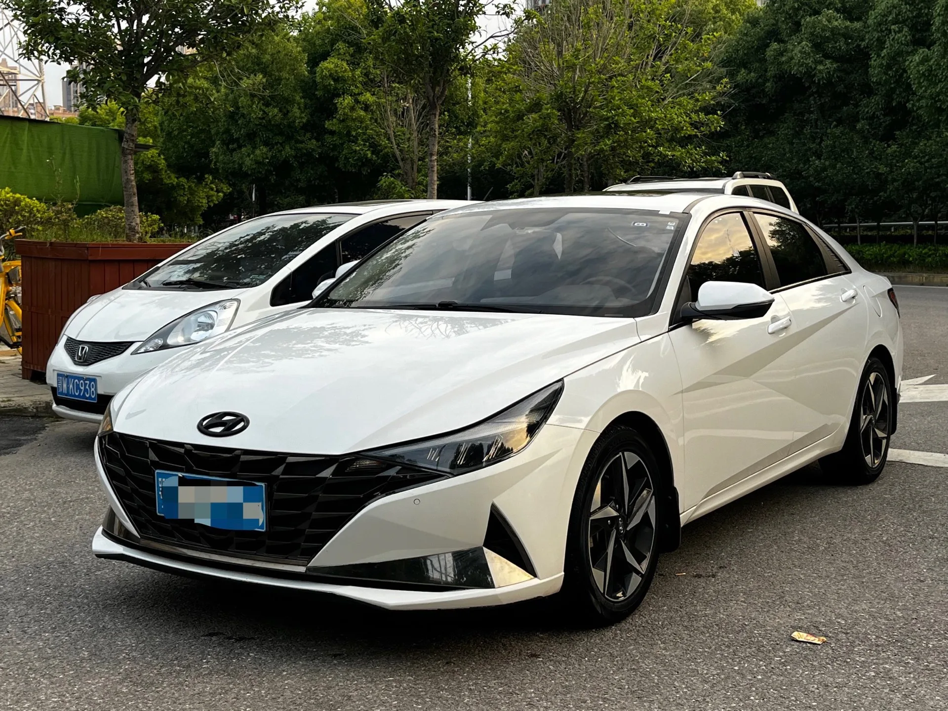 Hyundai Elantra 2021 1.5L CVT LUX Premium Edition