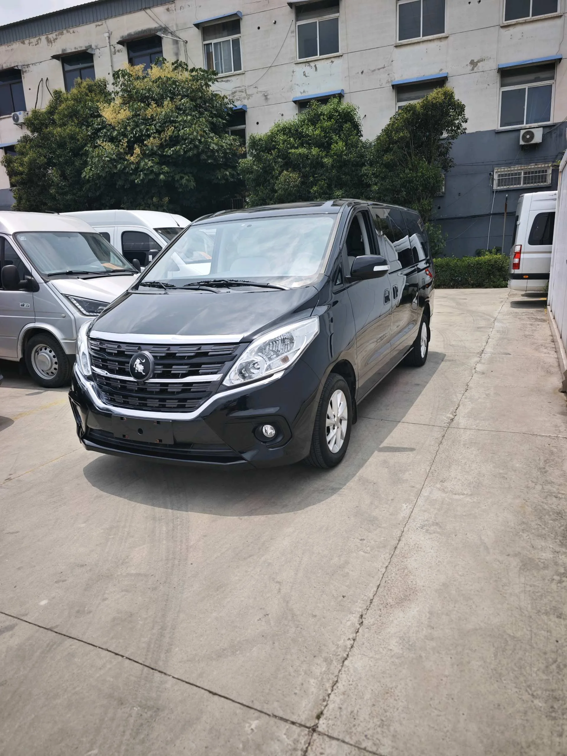 Fengxing Lingzhi PLUS 2024 Model Year Lingzhi PLUS 1.5T Luxury 7-Seater Manual Transmission