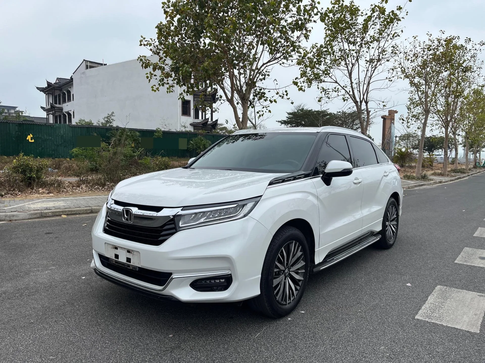 2020 Honda Avancier 370TURBO AWD Premium Edition, Two-Tone