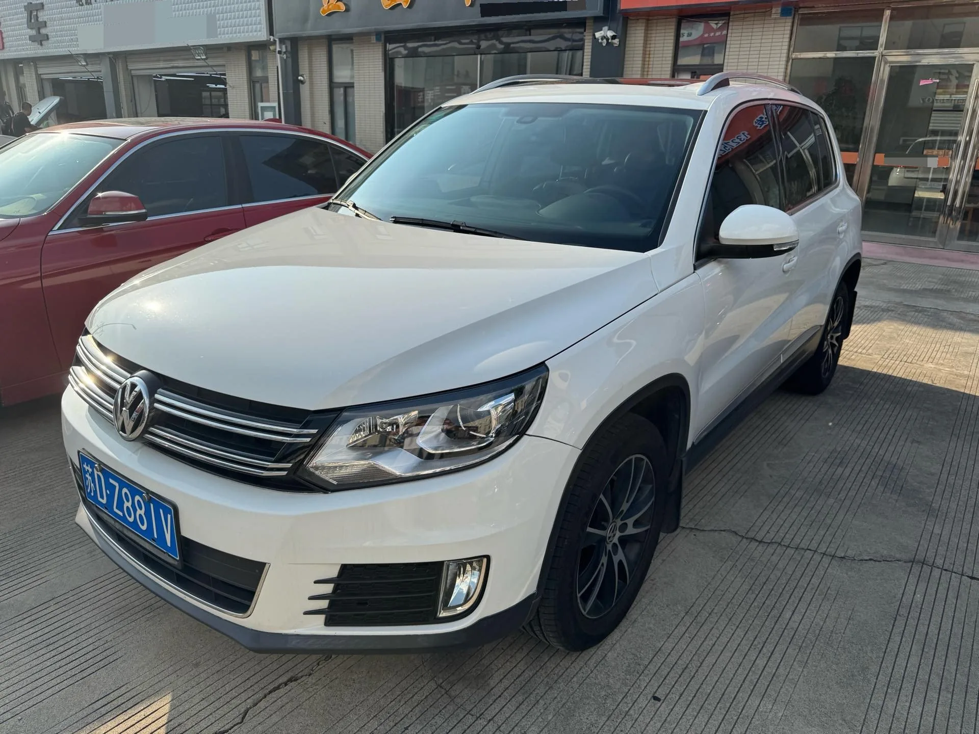 2016 Tiguan 300TSI Автоматический Переднее колесо Водить машину Роскошь Версия
