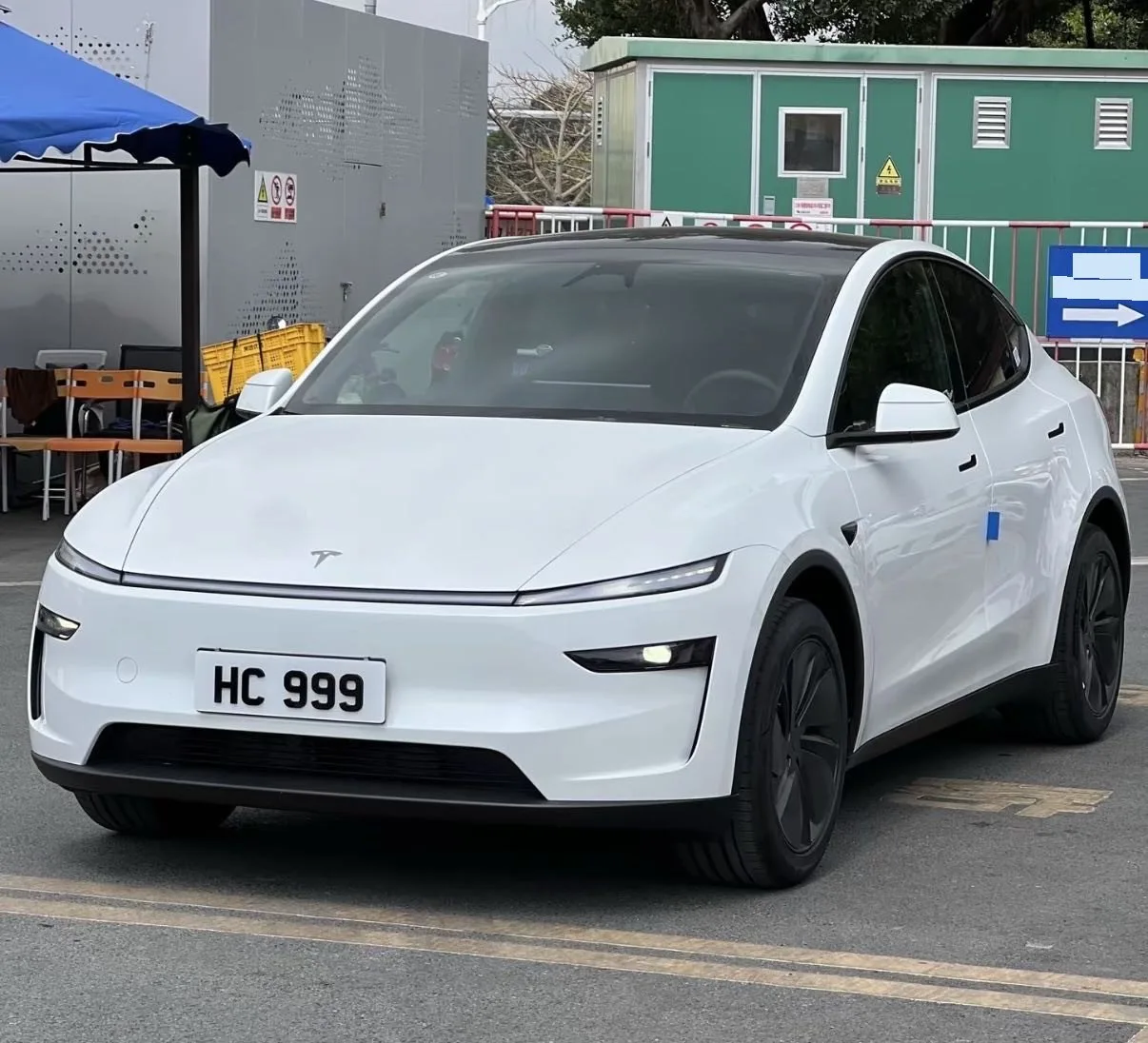 Tesla 2026 Model Y Rear-Wheel Drive Automatic
