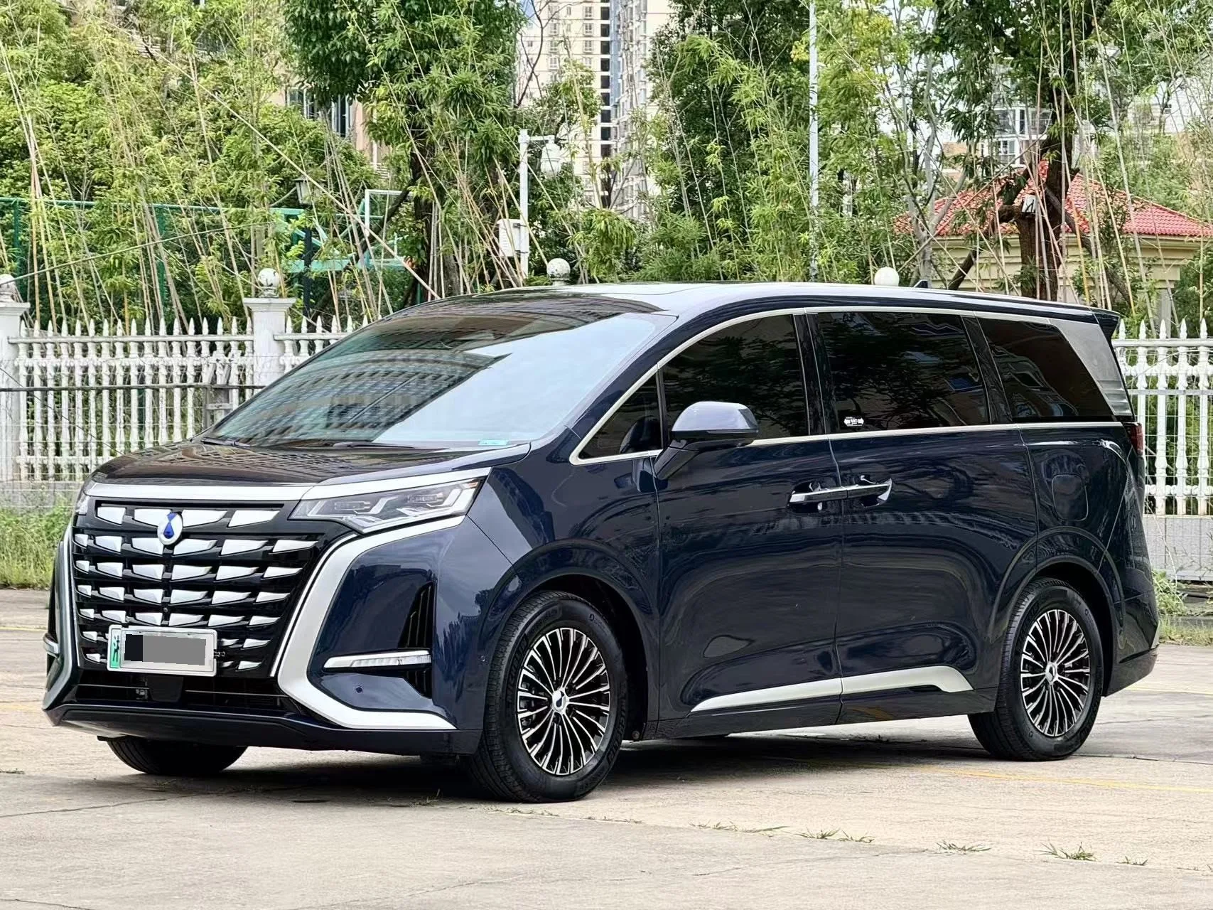 Denza D9 2022 DM-i 970 AWD Flagship Edition