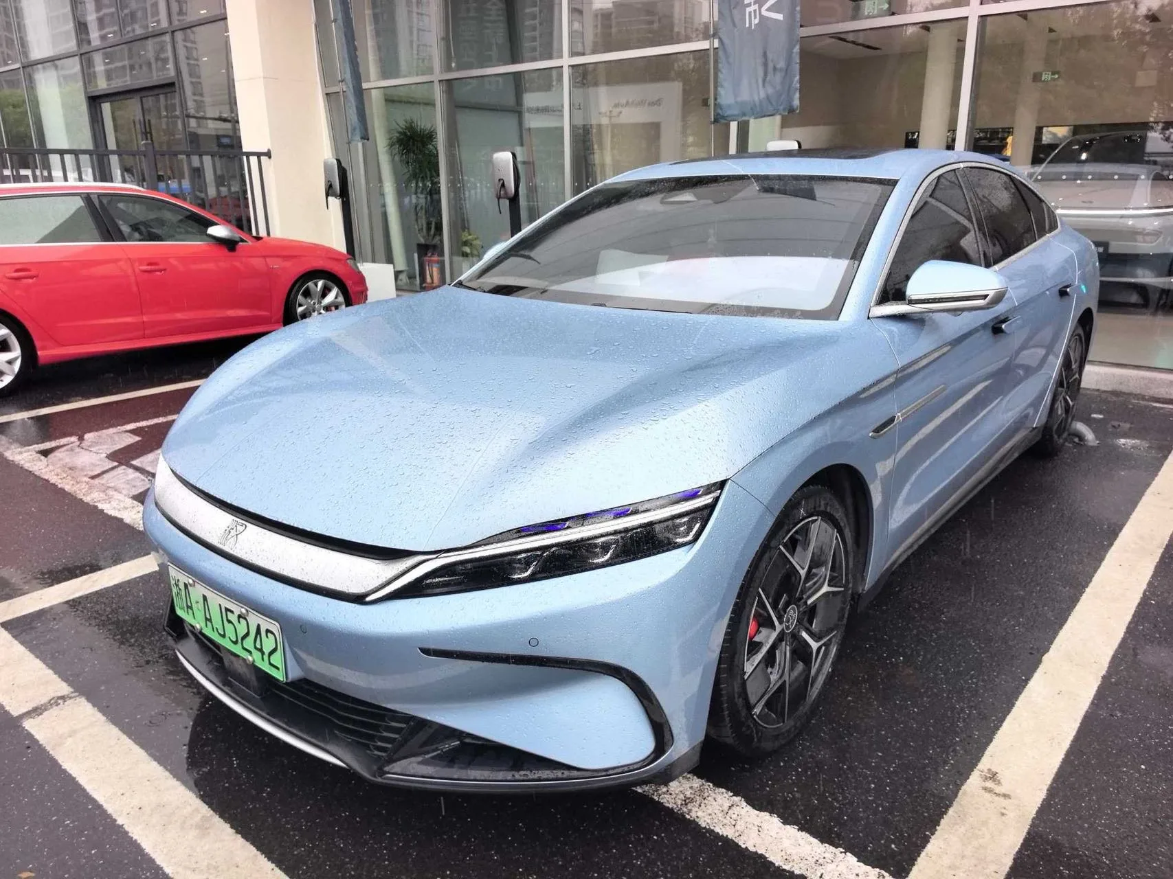 Hang 2022 EV Genesis Edition 715KM Front-Wheel Drive Premium