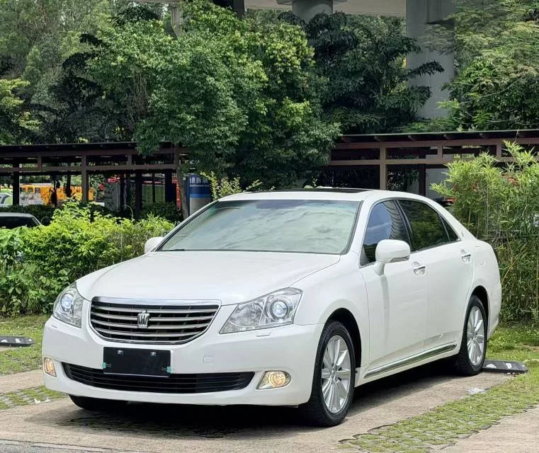 Crown 2011 Model Year 2.5L Royal Leather Sunroof Special Edition