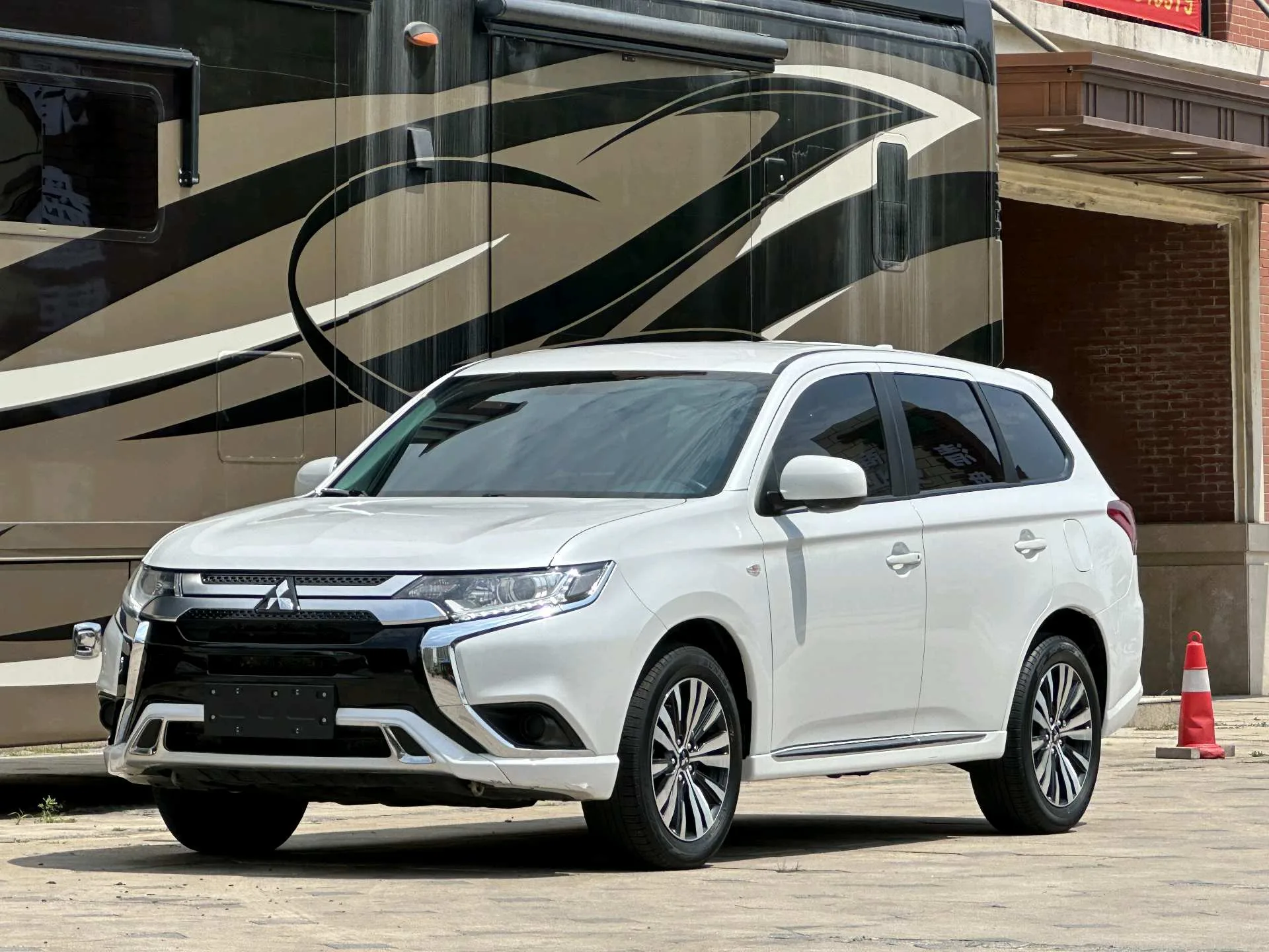 2021 Outlander Facelift 2.0L 2WD Comfort Edition 5-Seater