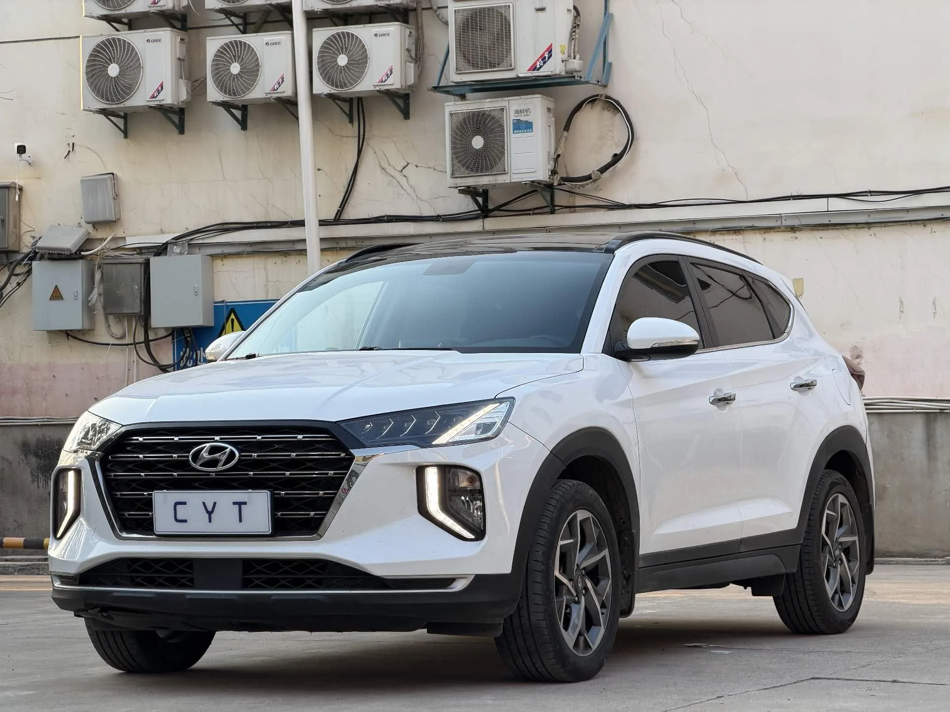 Tucson 2020 280TGDi Dual-Clutch Two-Wheel Drive Fashion Edition (National V Emission Standard)