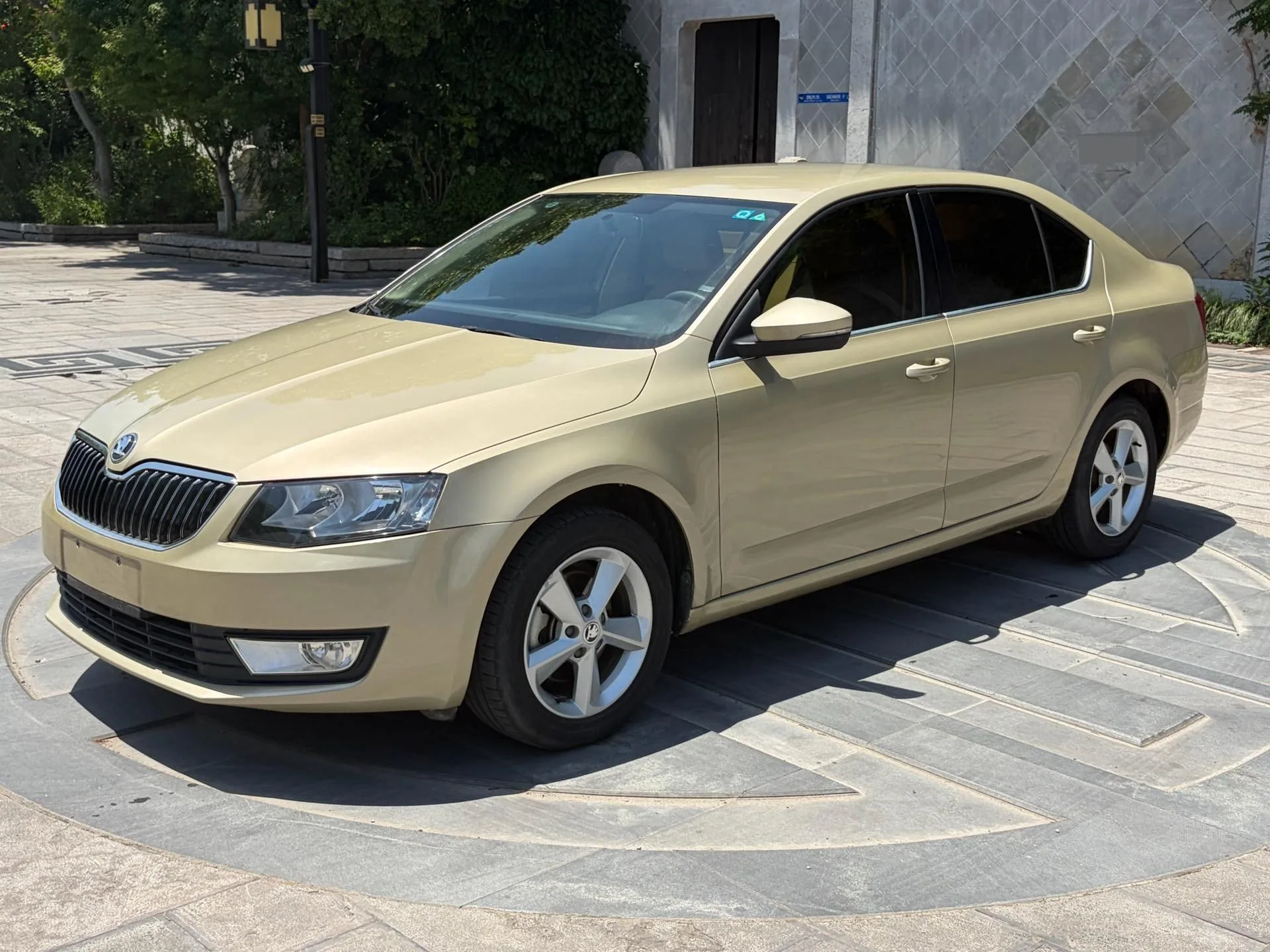 Octavia 2015 1.6L Automatic Elegance Edition