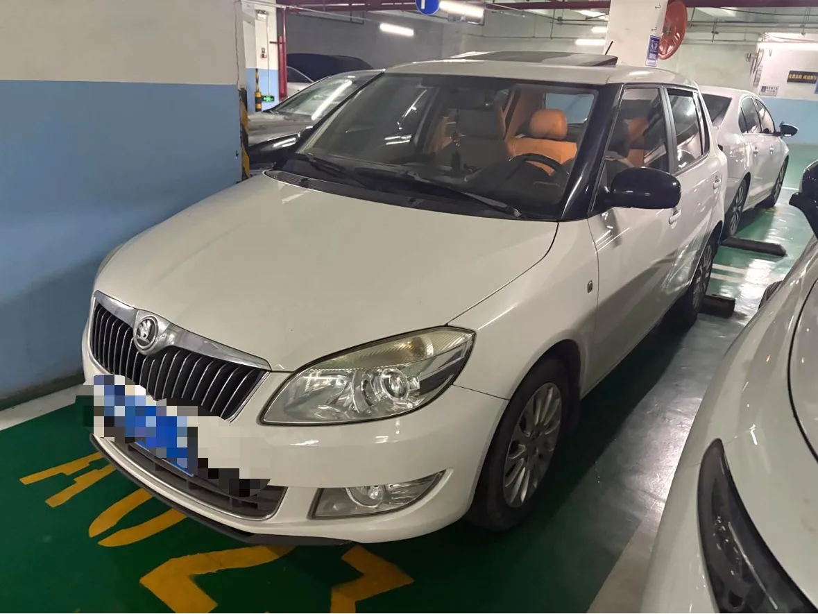 Фабия 2014 1,6 l Автоматический Кристалл Наслаждаться Версия