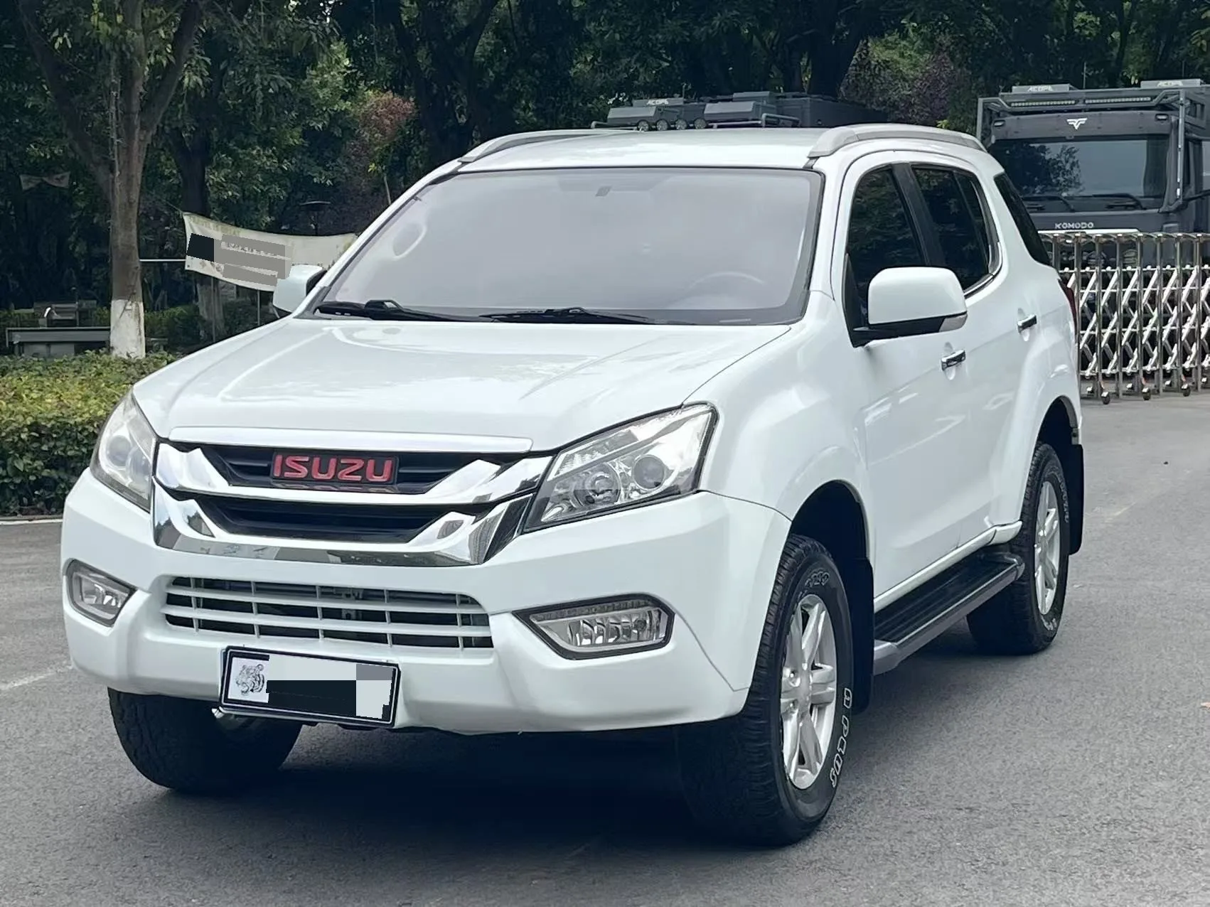 mu-X 2017 Model Year 3.0T AWD Automatic Premium Edition 7-Seater China IV