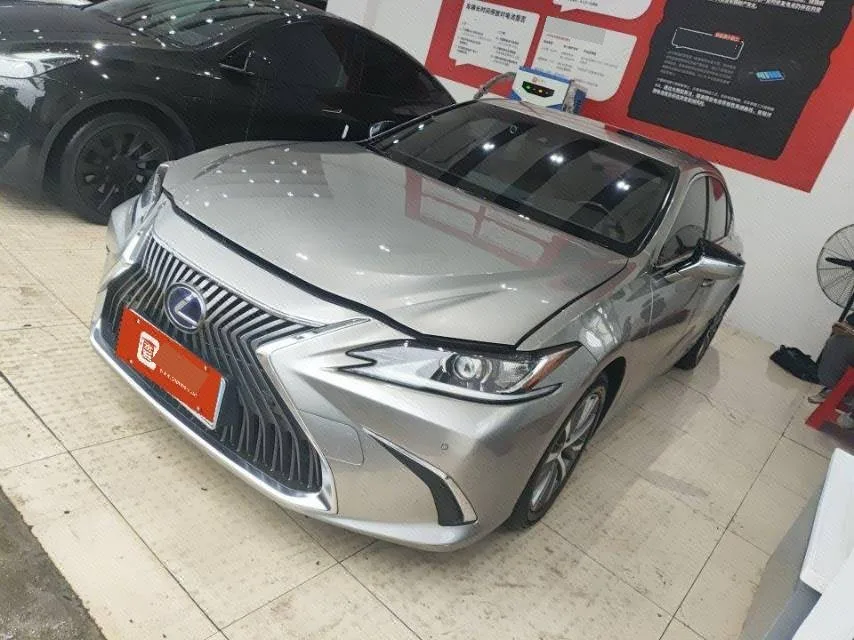 Lexus ES 2020 300h Premium Edition