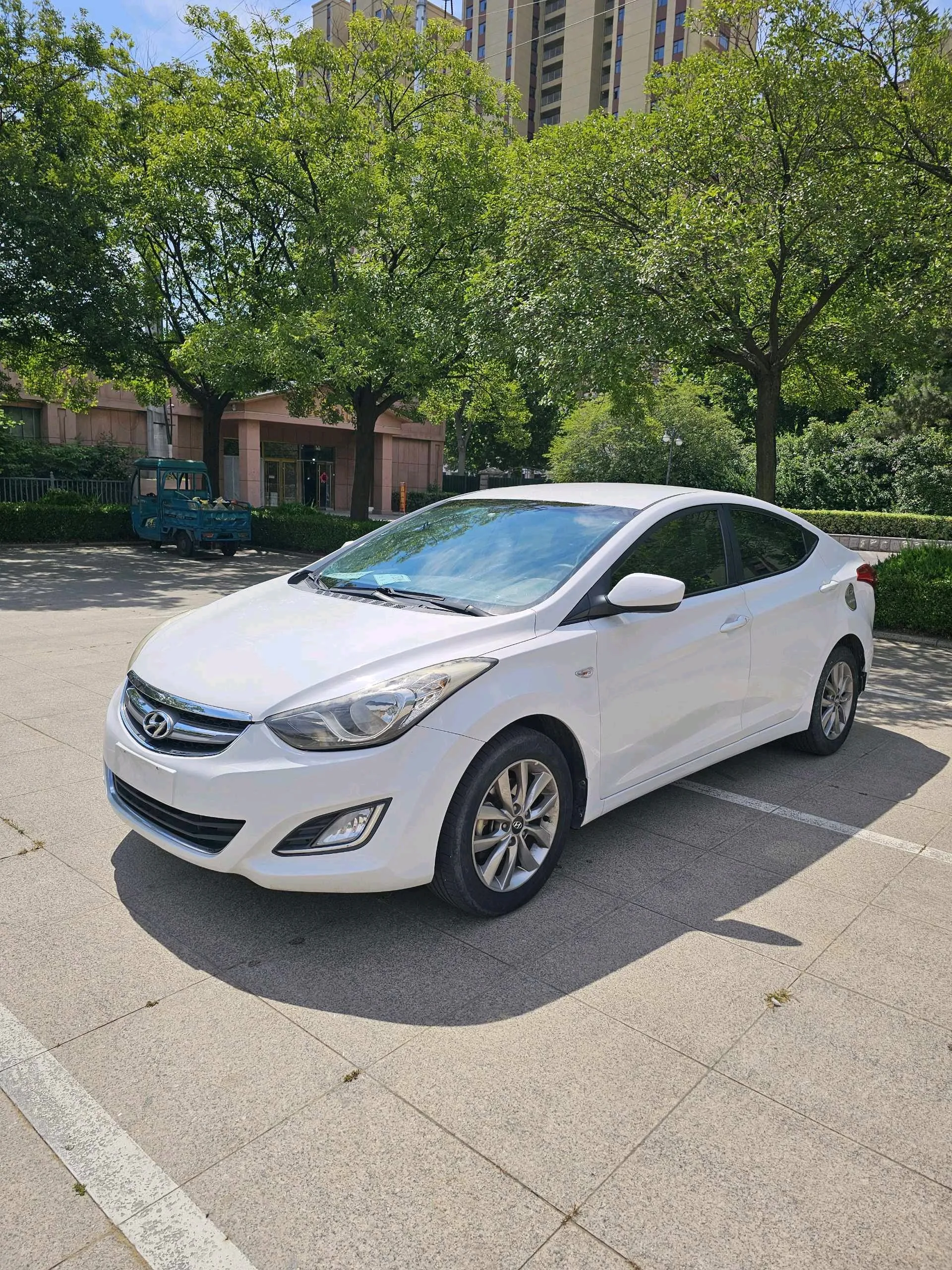 Хён Elantra 2015 1,6 l Автоматический Мода Версия