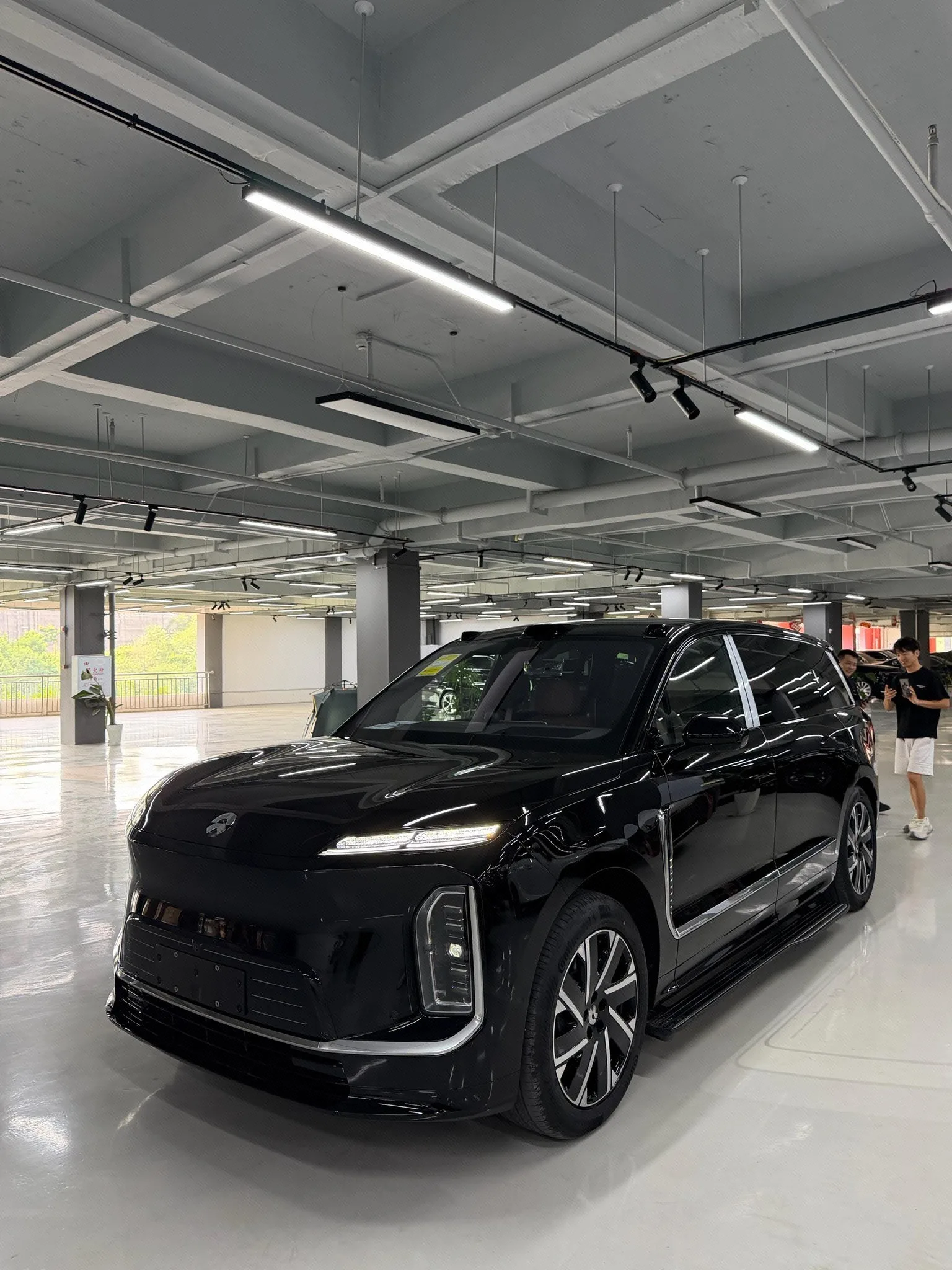 NIO 2026 ES9 102kWh Executive Center Console Luxury Edition, Automatic Transmission