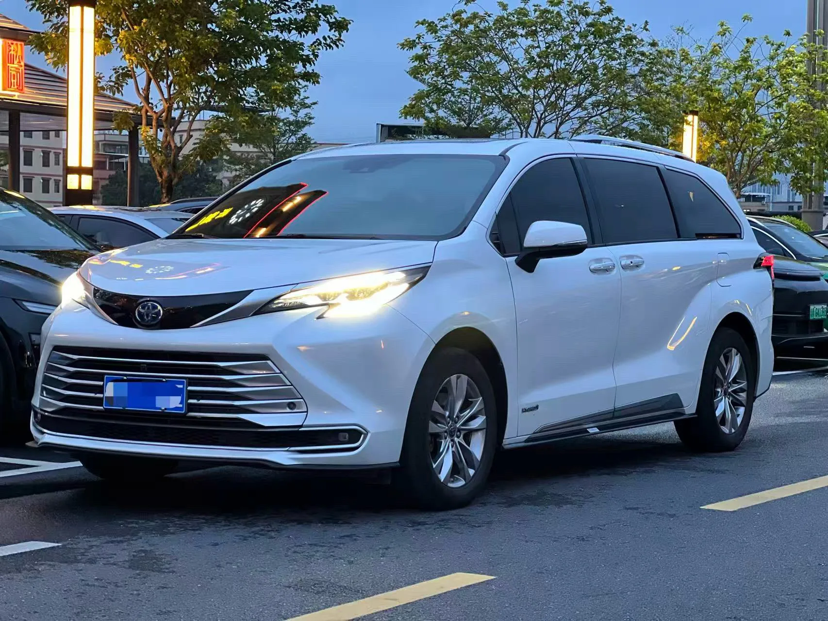 2021 Sienna 2.5L Hybrid Platinum Edition