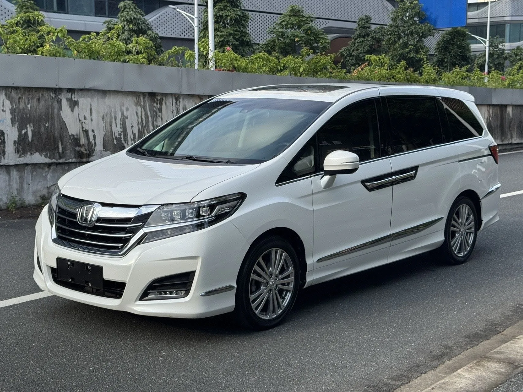 Elysion 2016 2.4L Supreme Edition