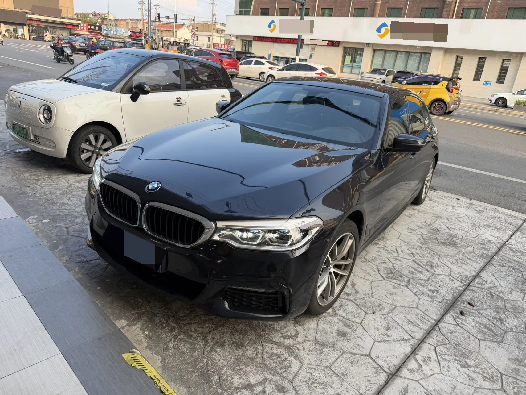 2018 BMW 5 Series 525Li M Sport Package