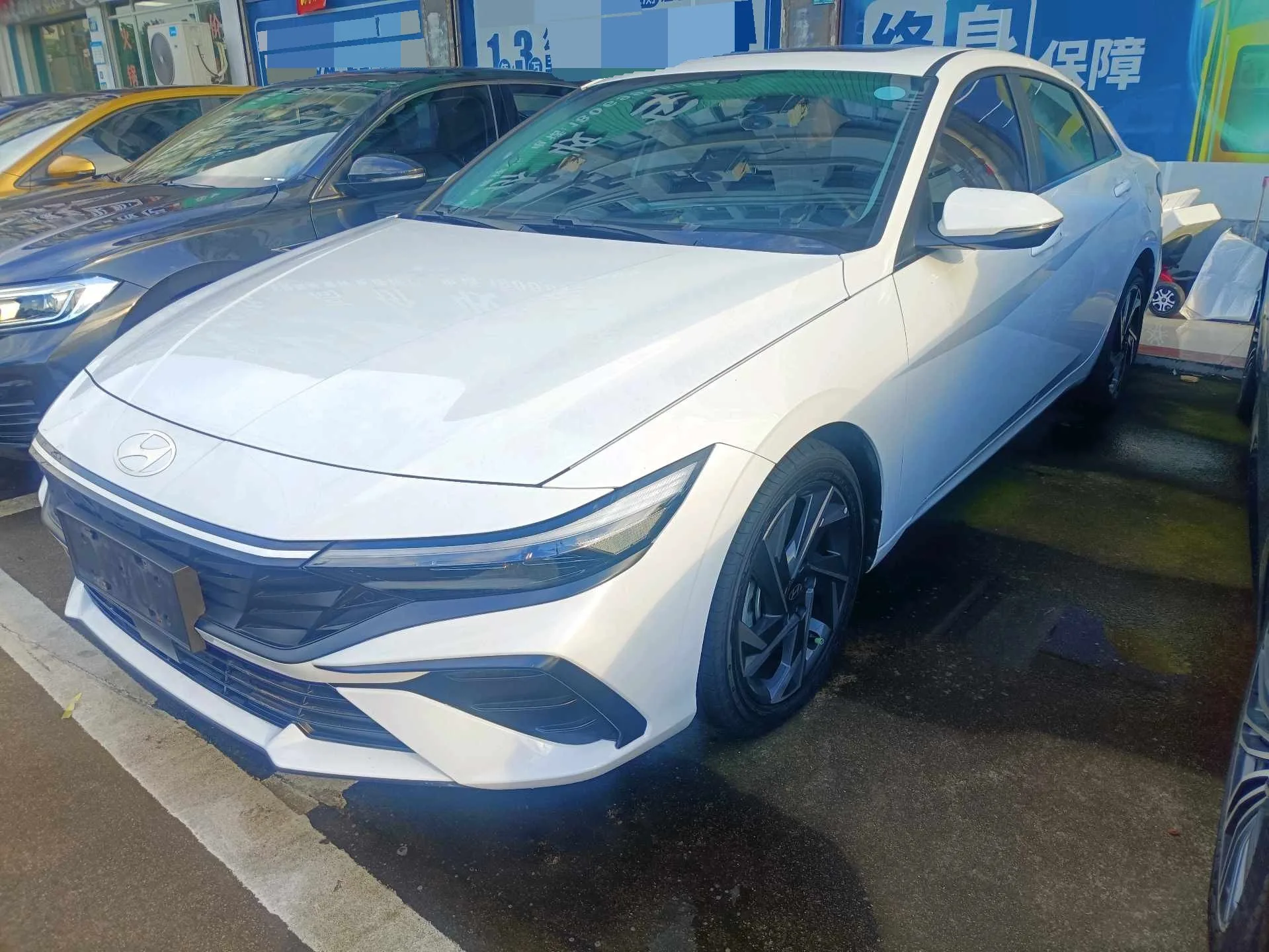 Hyundai Elantra 2023 1.5L CVT LUX Premium Edition