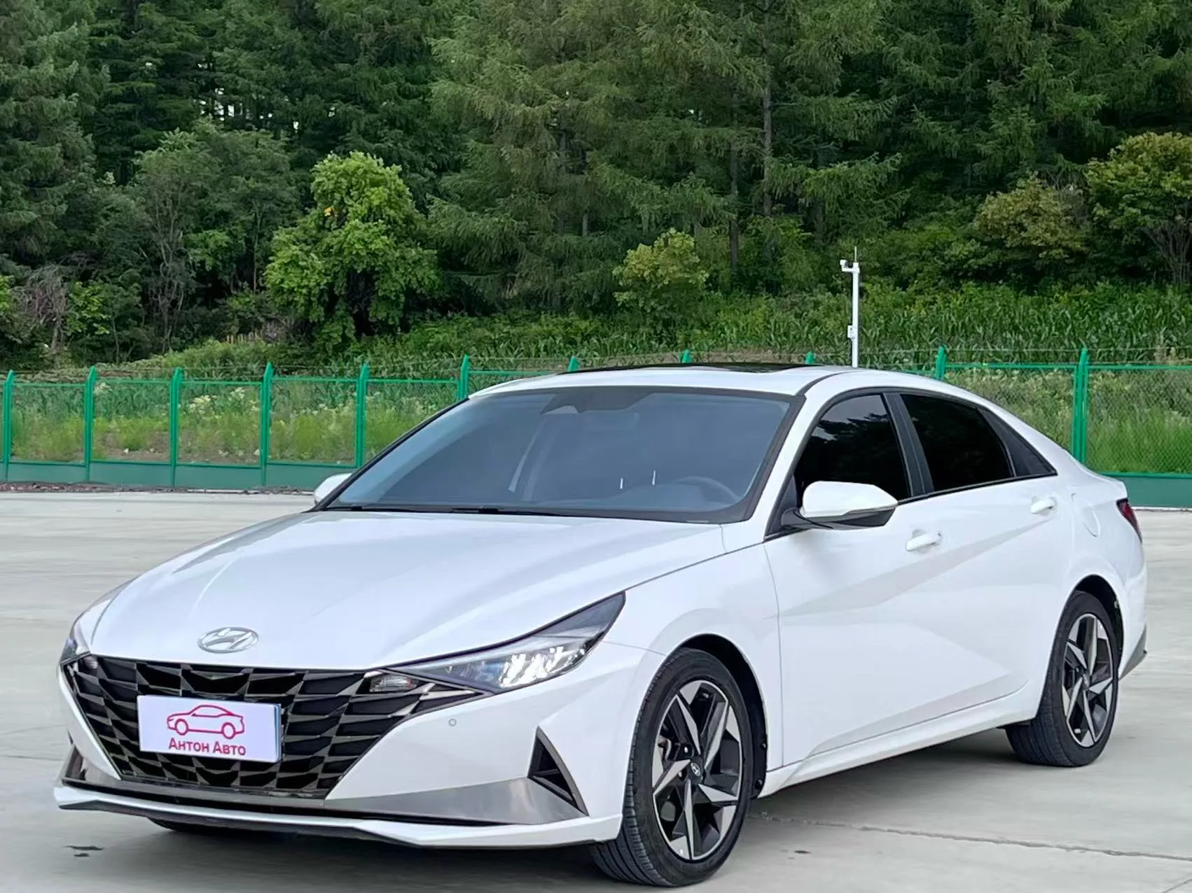 Hyundai Elantra 2022 1.5L CVT LUX Premium Edition
