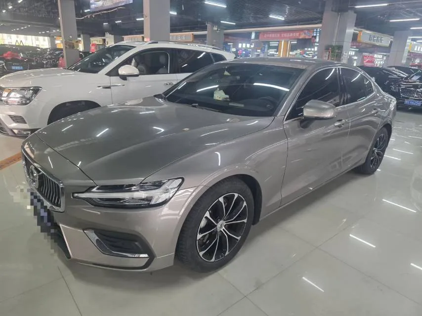 2022 Volvo S60 New Energy T8 E-Drive Hybrid AWD Smart Comfort Luxury Edition