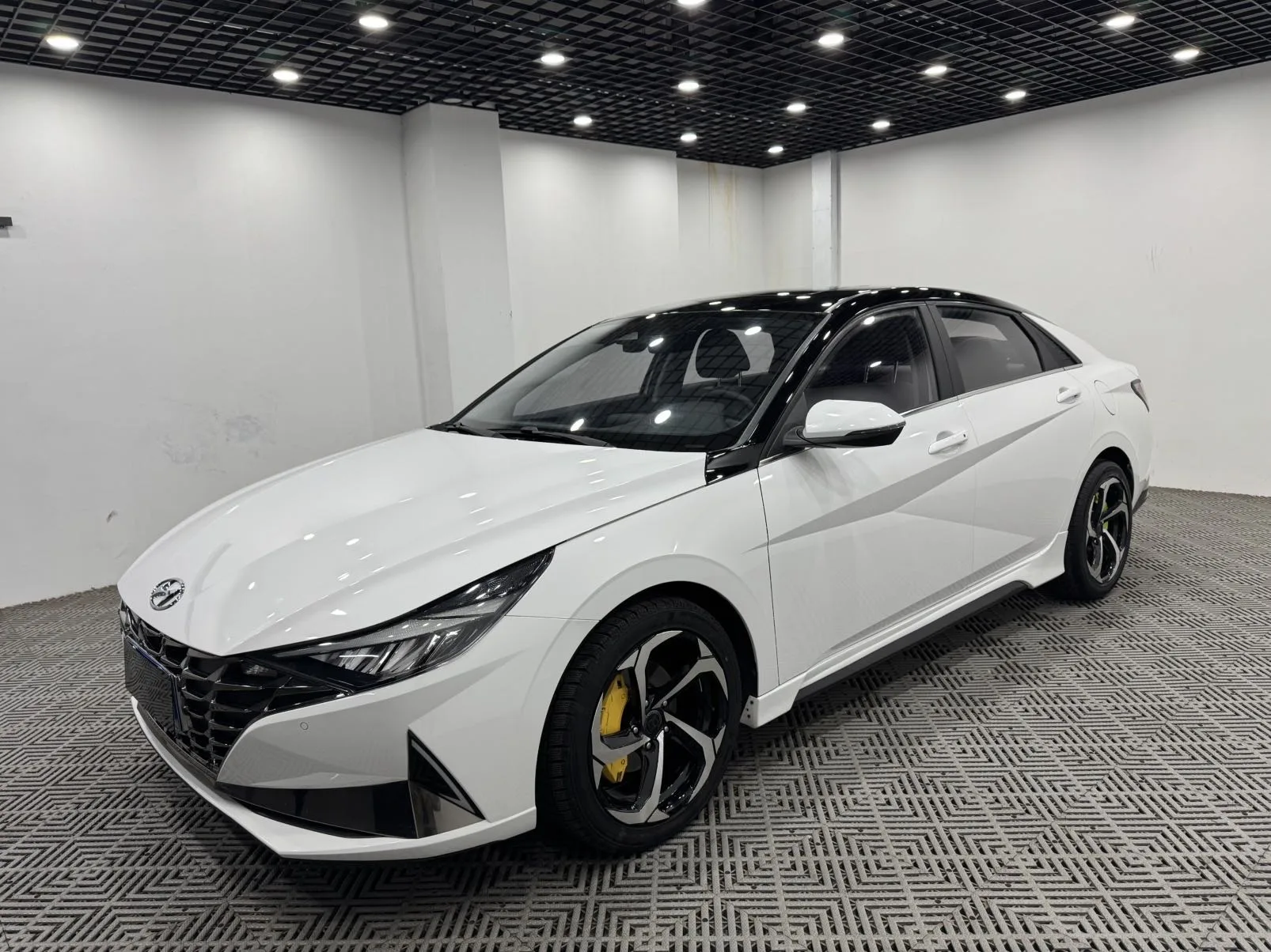Hyundai Elantra 2022 1.5L CVT LUX Premium Edition