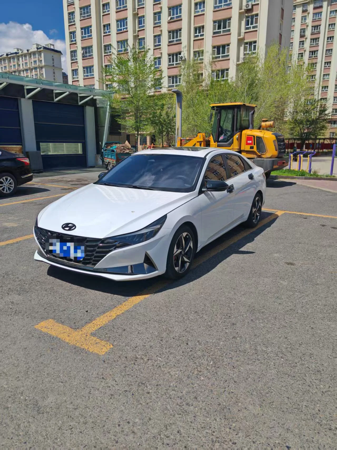 Hyundai Elantra 2021 1.5L CVT LUX Premium Edition