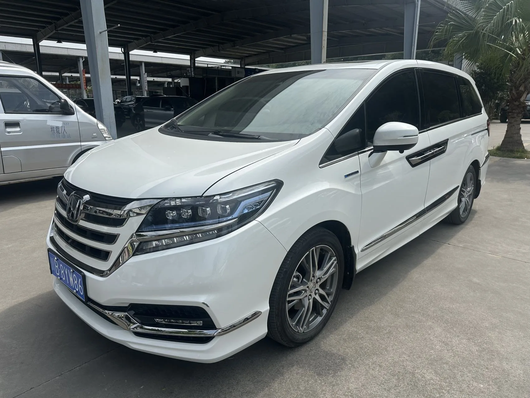 Elysion 2019 2.0L Hybrid Luxury Edition