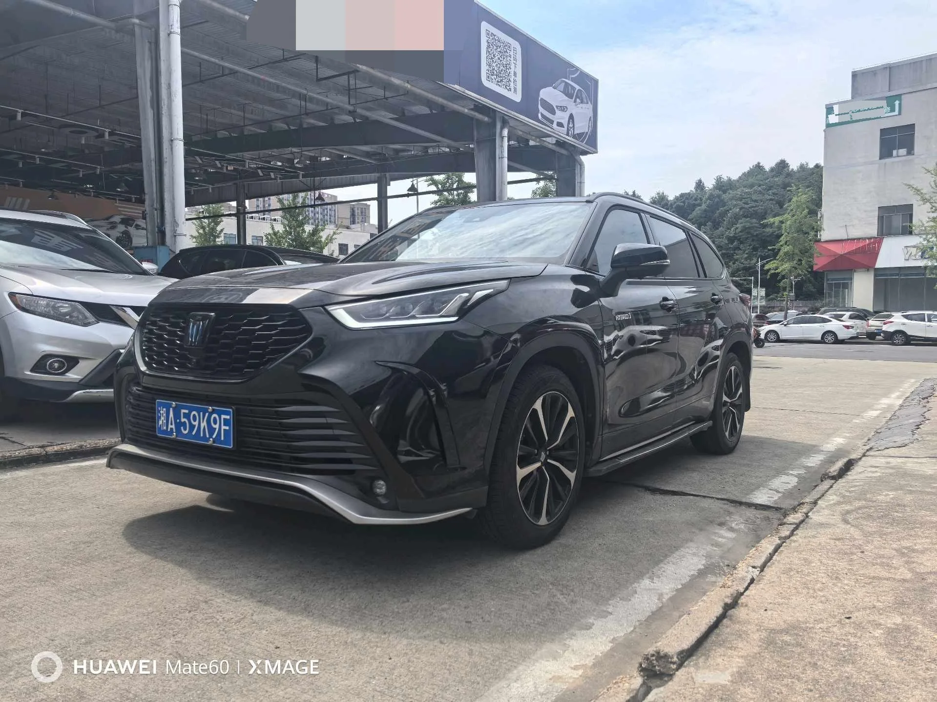 Crown Land Cruiser 2022 2.5L HEV 4WD Luxury Edition