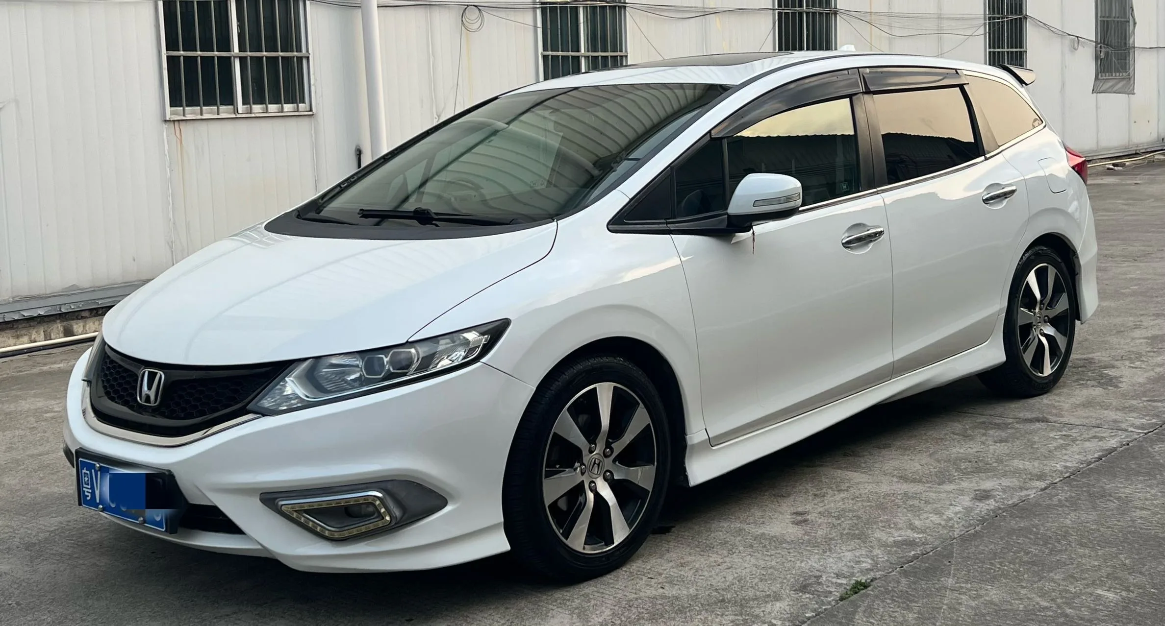 Jade 2014 1.8L CVT Luxury Edition 5-Seater