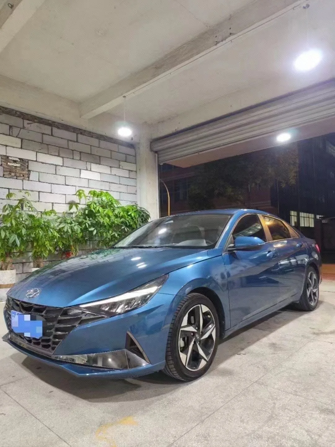 Hyundai Elantra 2021 1.5L CVT LUX Premium Edition