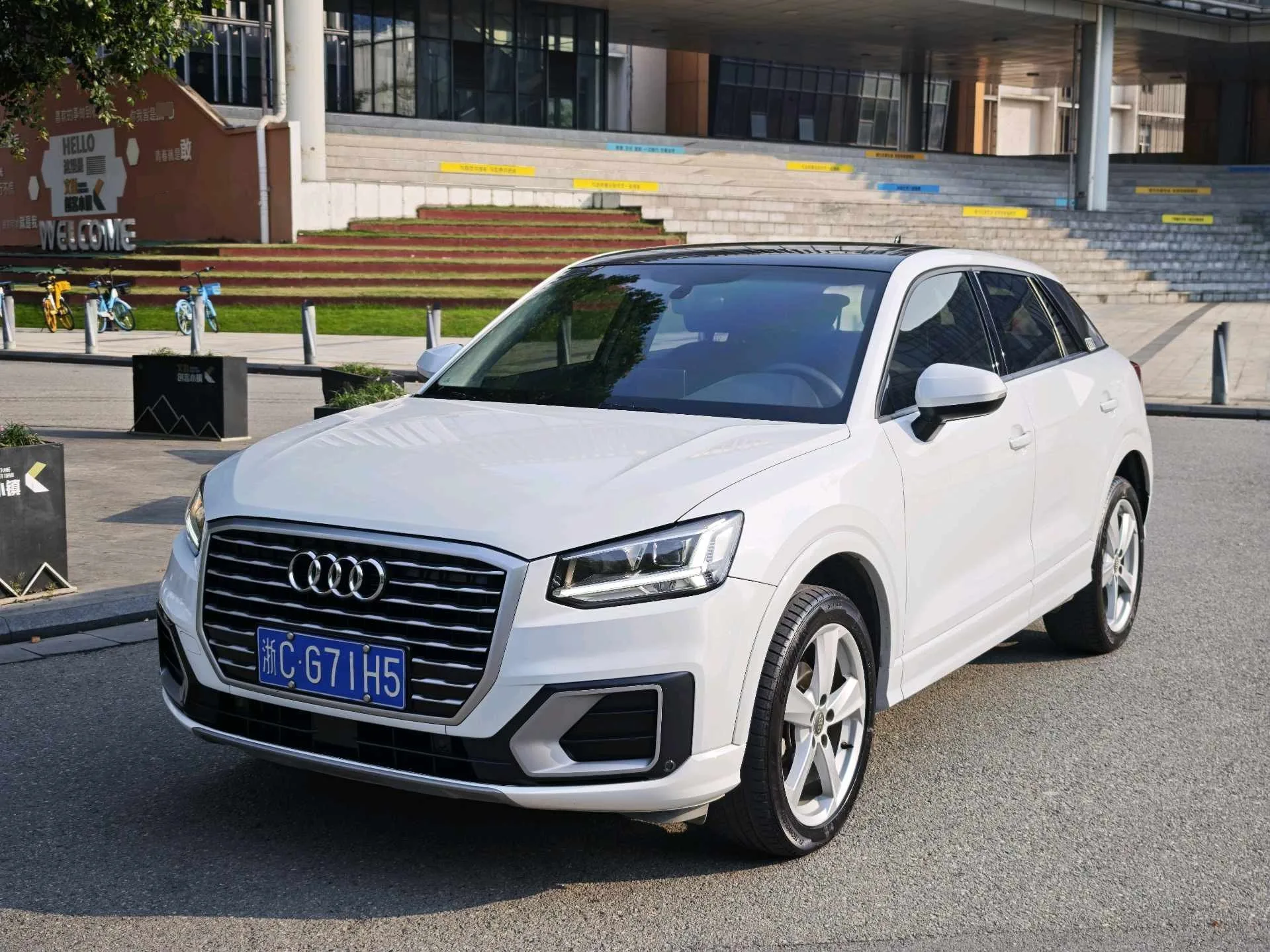 Audi Q2L 2021 35 TFSI Fashion Elegance