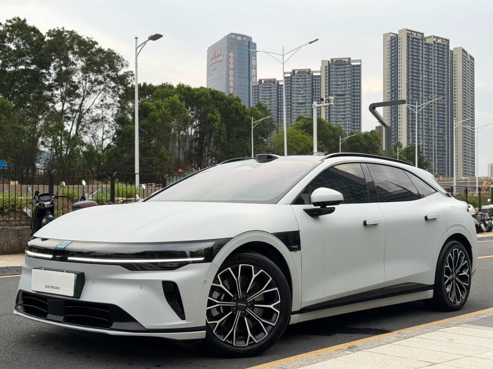 JiKrypton 2025 Model JiKrypton 007GT Long Range 4WD Intelligent Driving Edition 100kWh Automatic