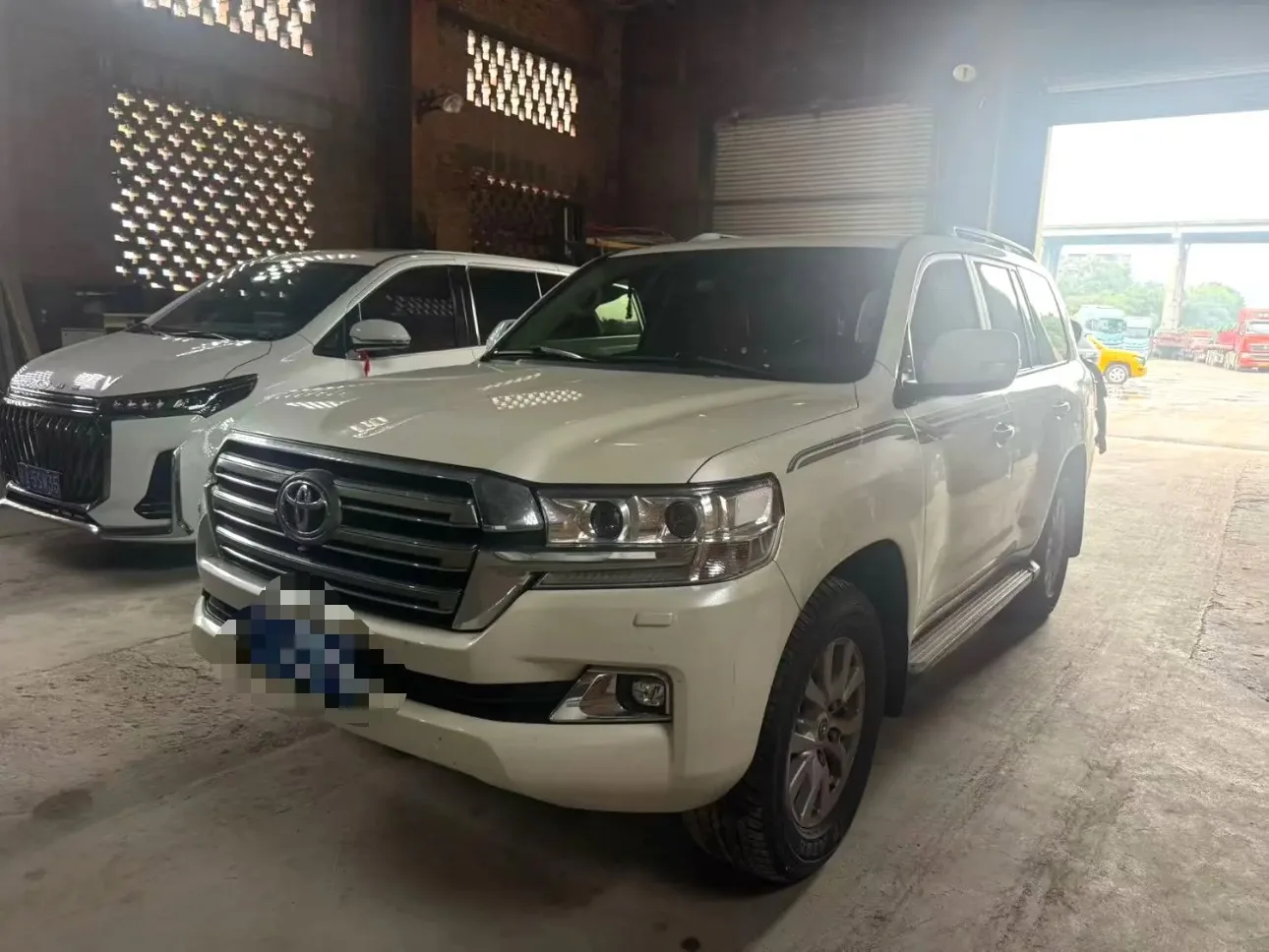 Toyota Land Cruiser (Imported) 2015 Model Year Land Cruiser 4.5T V8 Automatic Transmission