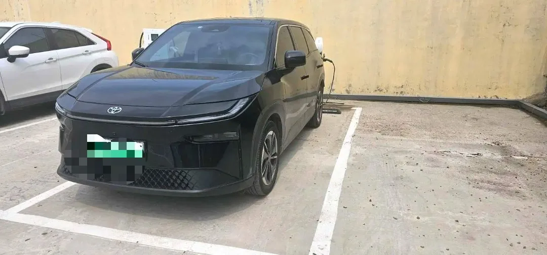 Toyota 2025 Platinum 3X 520 Pro Automatic