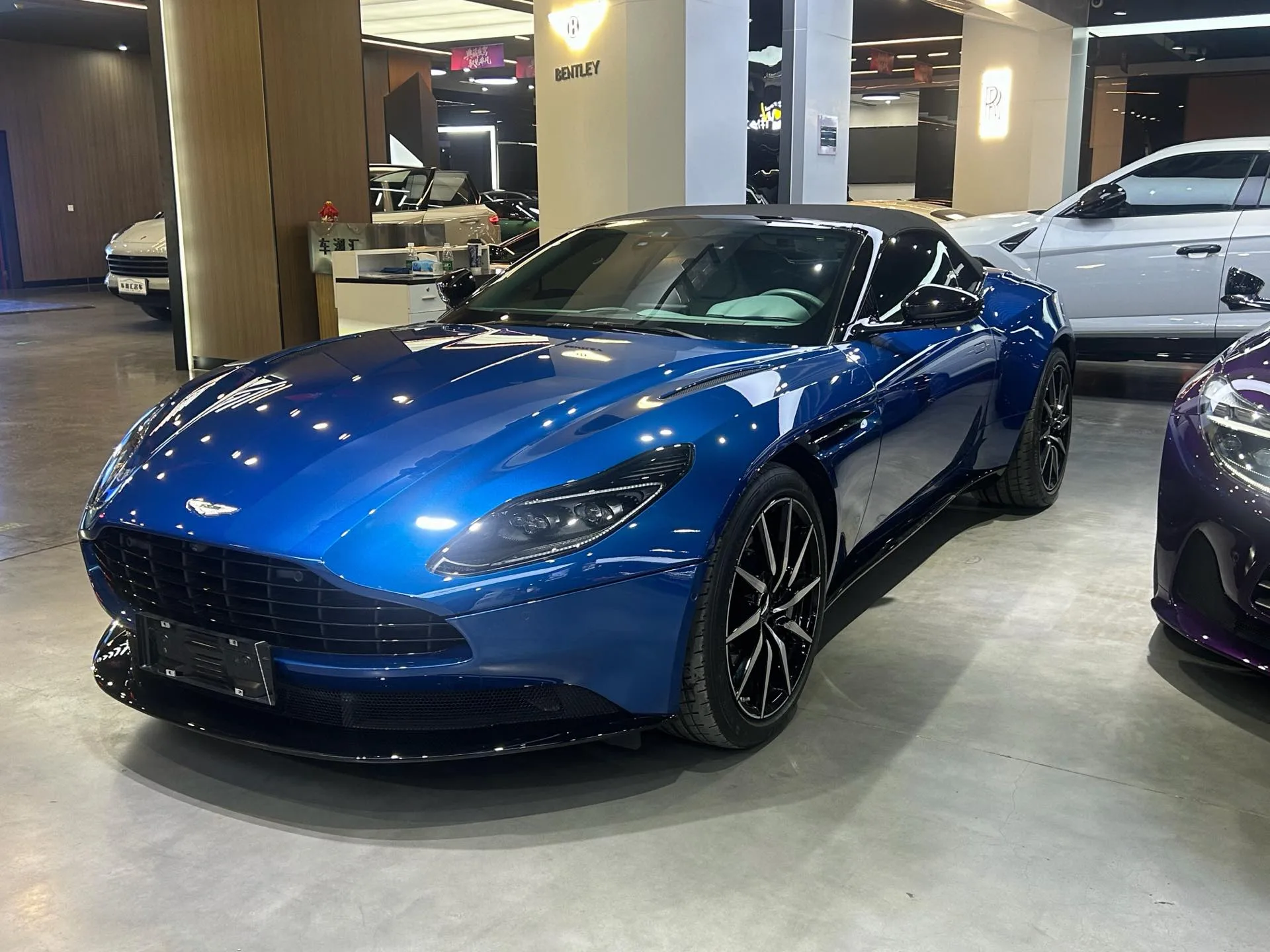 2022 Aston Martin DB11 4.0T V8 Coupe