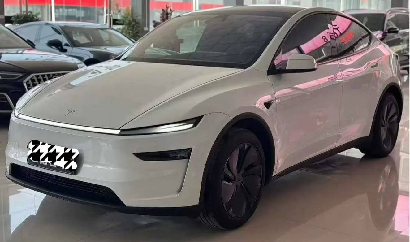 Tesla 2025 Model Y Rear-Wheel Drive First Edition Automatic