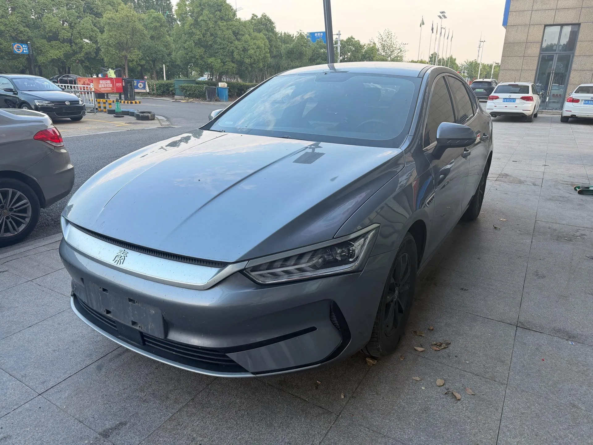 МИР 2024 Цинь ПЛЮС ЭТОТ 510 км Слава Версия Лидерство Модель Автоматический