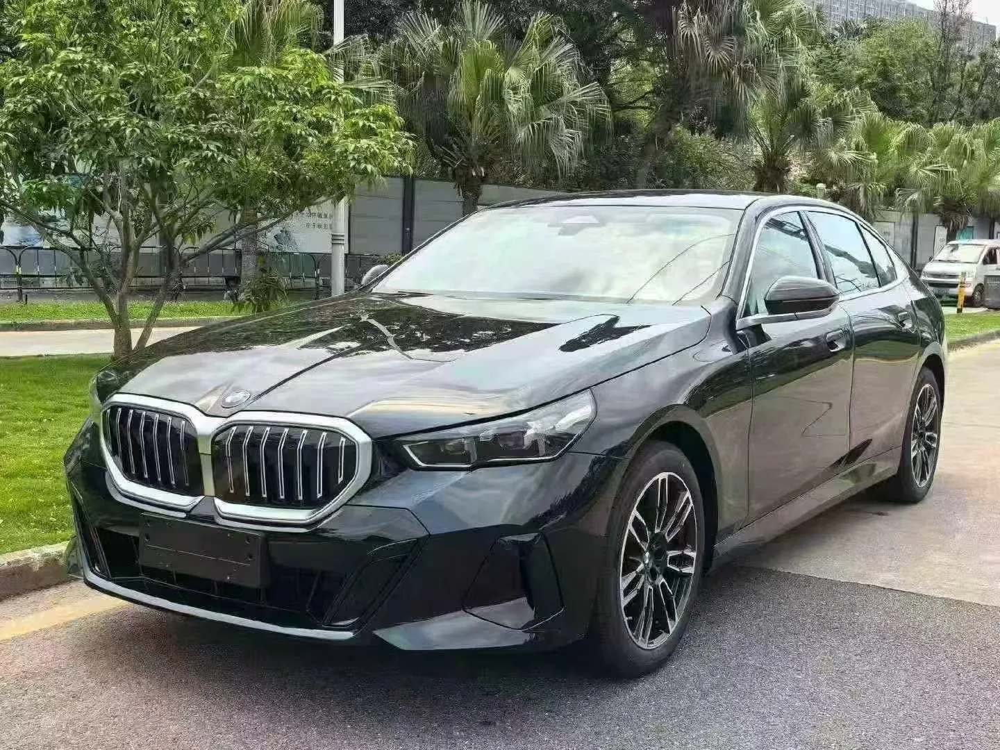 2026 BMW 5 Series 530Li 48V 2.0T Leading M Sport Package Automatic
