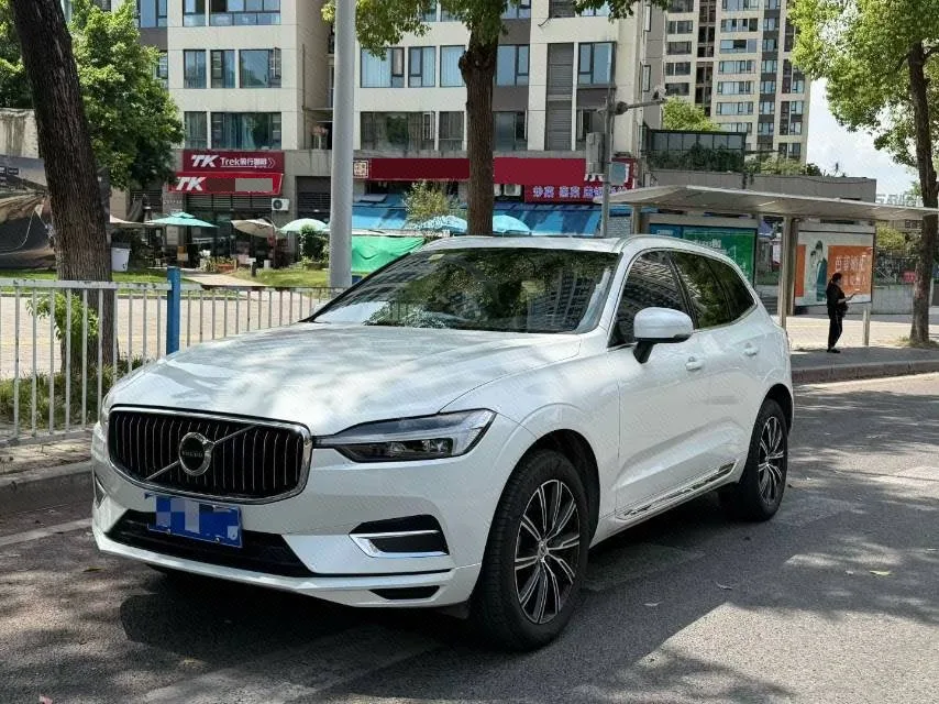 2020 Вольво XC60 Т5 Полный привод Разумный Роскошь Версия