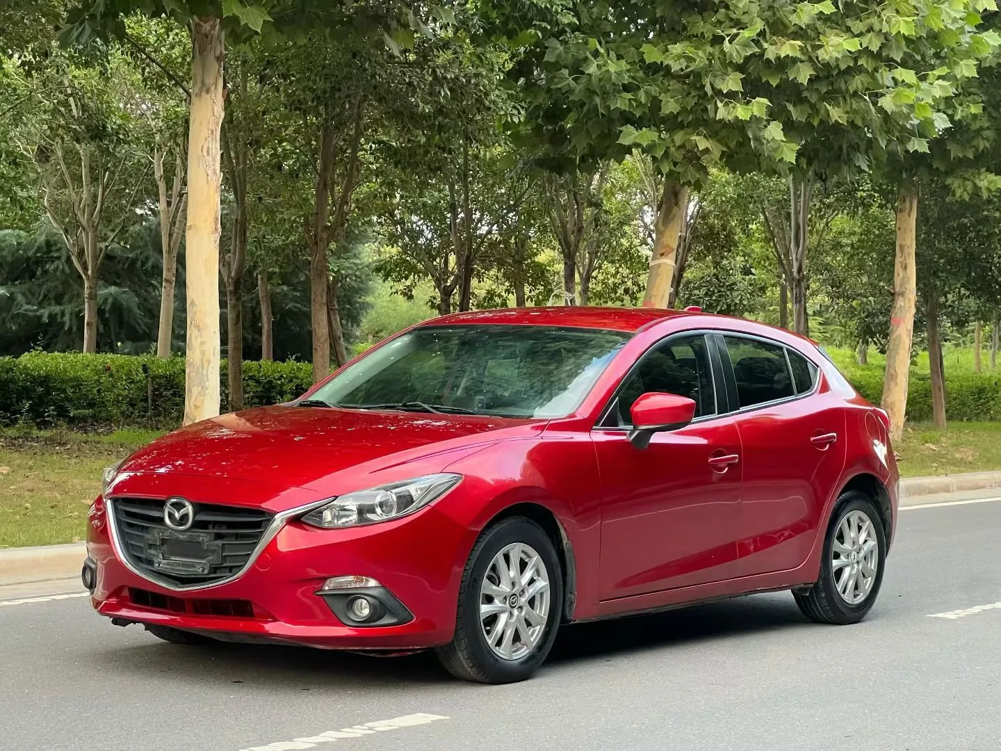 Mazda 3 Axela 2014 Model Year Mazda 3 Axela—Hatchback 1.5 SKYACTIV-G i-stop Comfort Trim Manual Transmission